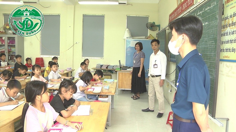 Kiểm tra công vụ đột suất tại xã Tư Mại và một số trường học trên địa bàn.|https://triyen.yendung.bacgiang.gov.vn/zh_CN/chi-tiet-tin-tuc/-/asset_publisher/M0UUAFstbTMq/content/kiem-tra-cong-vu-ot-suat-tai-xa-tu-mai-va-mot-so-truong-hoc-tren-ia-ban-/22815