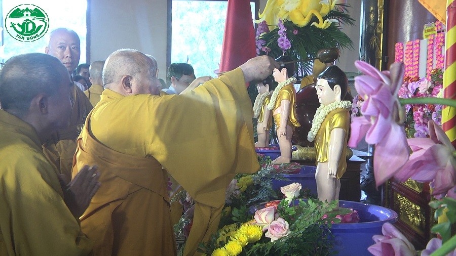Thiền viện Trúc lâm Phượng Hoàng tổ chức Đại lễ Phật đản, Phật lịch năm 2024.|https://triyen.yendung.bacgiang.gov.vn/ja_JP/chi-tiet-tin-tuc/-/asset_publisher/M0UUAFstbTMq/content/thien-vien-truc-lam-phuong-hoang-to-chuc-ai-le-phat-an-phat-lich-nam-2024-/22815